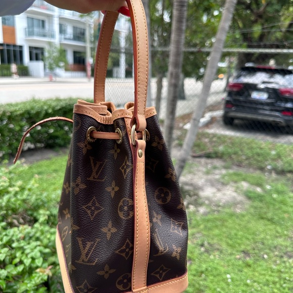 Louis Vuitton Mini Noe Bucket Bag - Picture 4 of 9